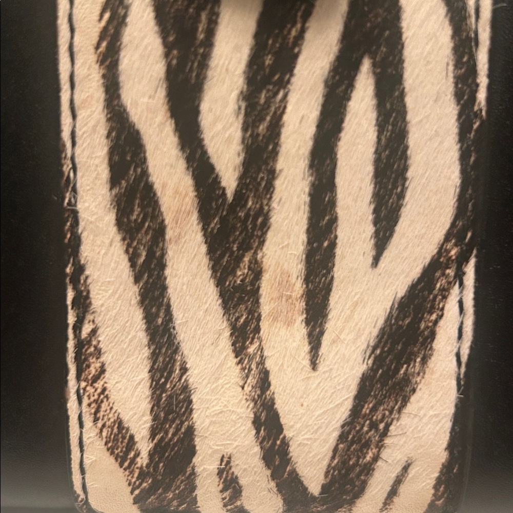 Michael Kors Jet Set Striped Calf Hair Double Zip Phone Wallet in MK Print - Picture 4 of 12